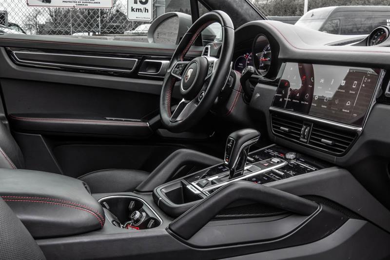 2023 Porsche Cayenne - Image 43