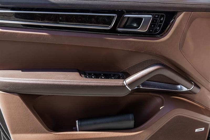 2019 Porsche Cayenne - Image 16