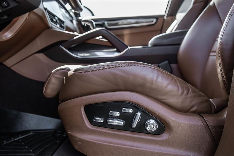 2019 Porsche Cayenne - Image 34