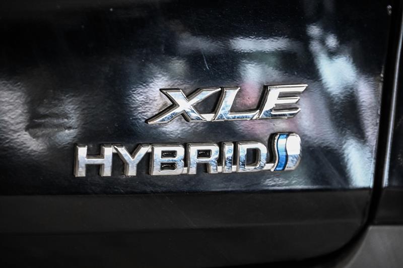 2023 Toyota Sienna - Image 11