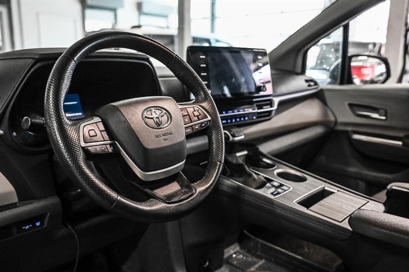 2023 Toyota Sienna - Image 13