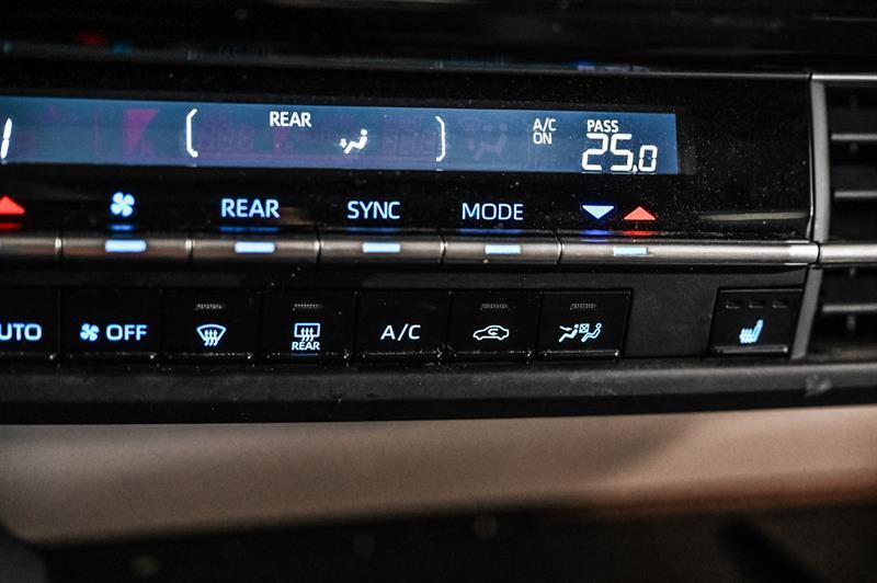 2023 Toyota Sienna - Image 28