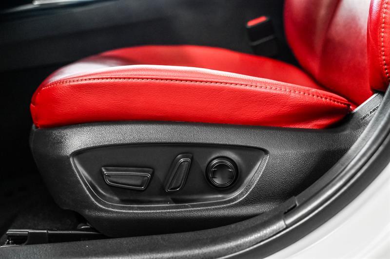 2020 Toyota Camry - Image 12