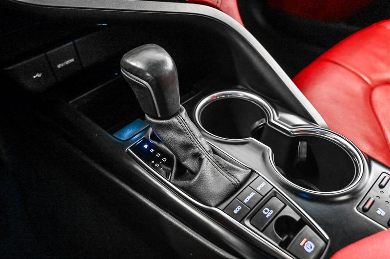 2020 Toyota Camry - Image 18