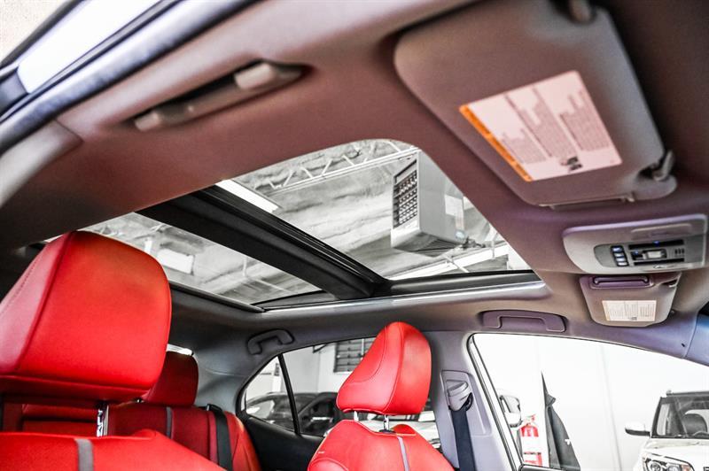 2020 Toyota Camry - Image 31