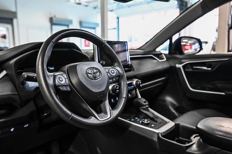 2025 Toyota RAV4 - Image 11