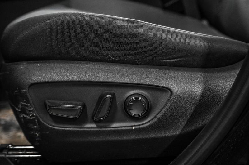 2025 Toyota RAV4 - Image 13