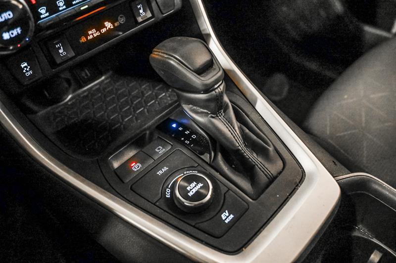 2025 Toyota RAV4 - Image 21