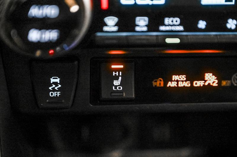 2025 Toyota RAV4 - Image 24