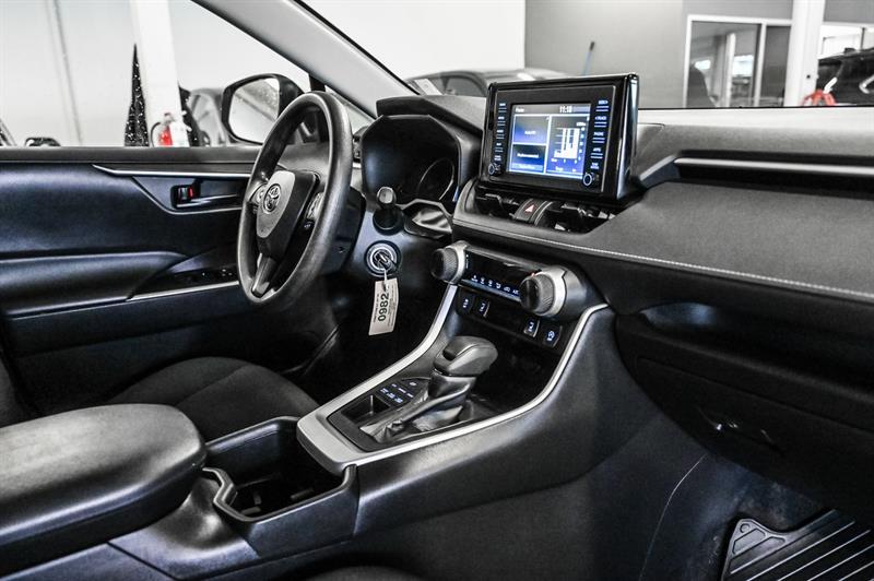 2022 Toyota RAV4 - Image 31