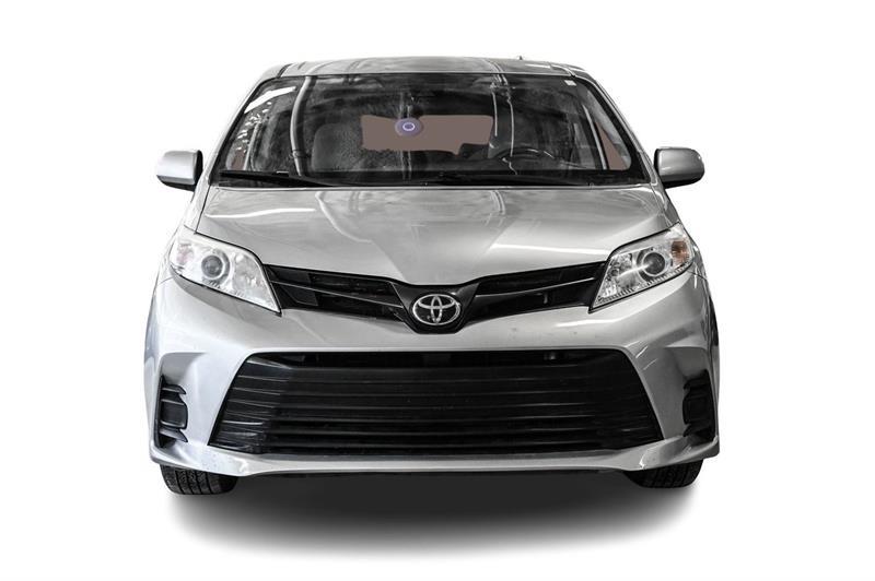 2019 Toyota Sienna - Image 2