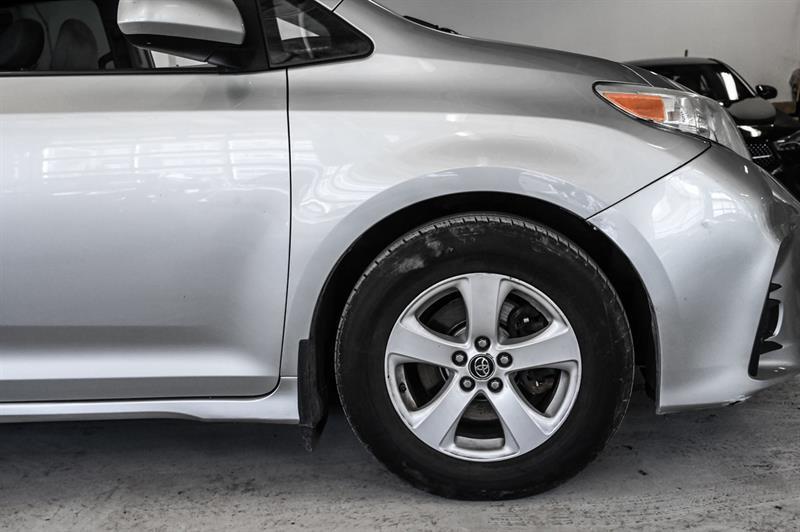 2019 Toyota Sienna - Image 12
