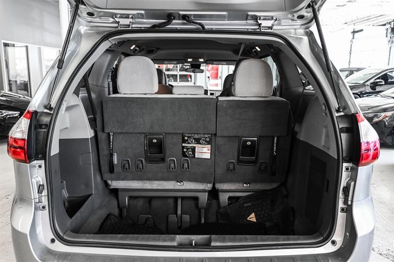 2019 Toyota Sienna - Image 14
