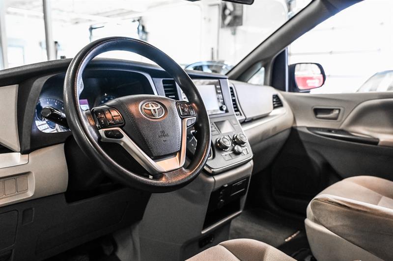 2019 Toyota Sienna - Image 18
