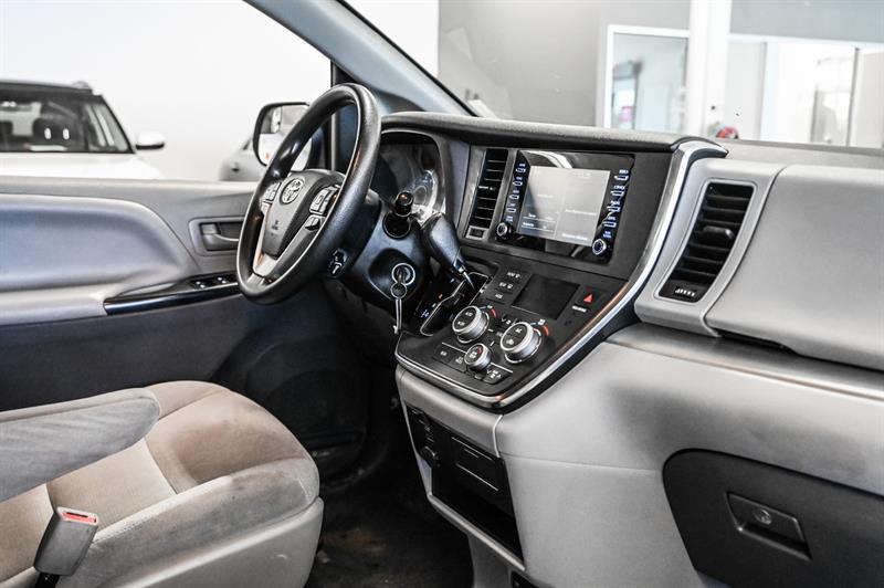 2019 Toyota Sienna - Image 28