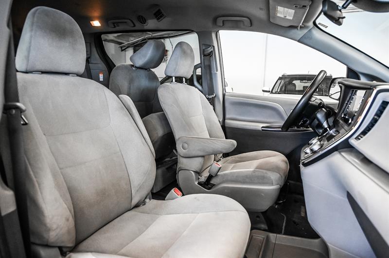 2019 Toyota Sienna - Image 29