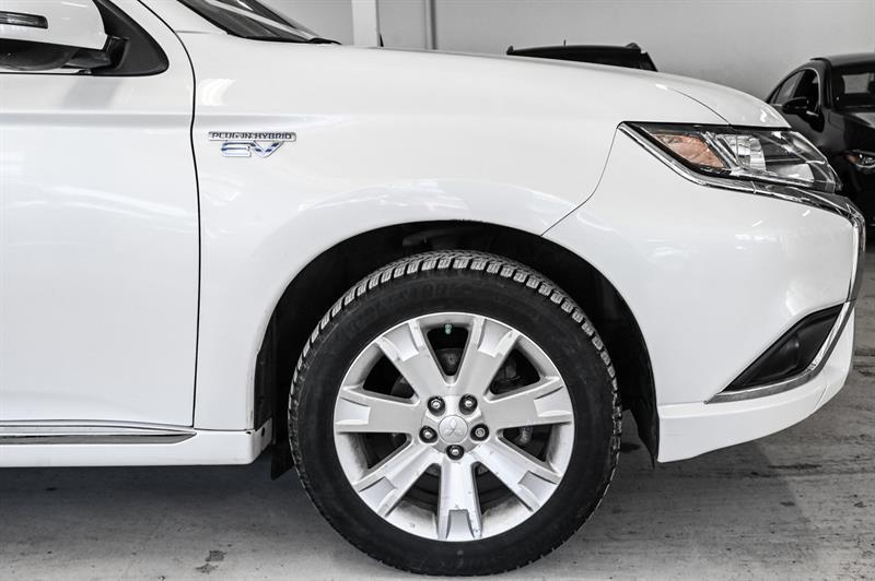 2020 Mitsubishi Outlander - Image 12