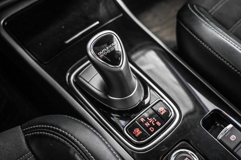 2020 Mitsubishi Outlander - Image 27