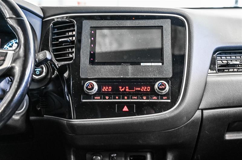 2020 Mitsubishi Outlander - Image 35