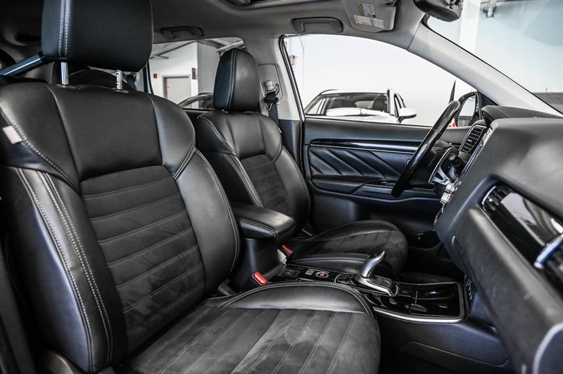 2020 Mitsubishi Outlander - Image 37