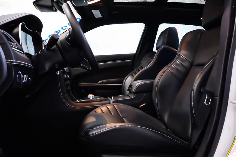 chrysler 300 2023 - 10