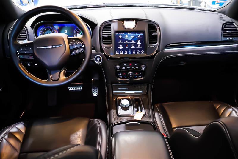 chrysler 300 2023 - 14