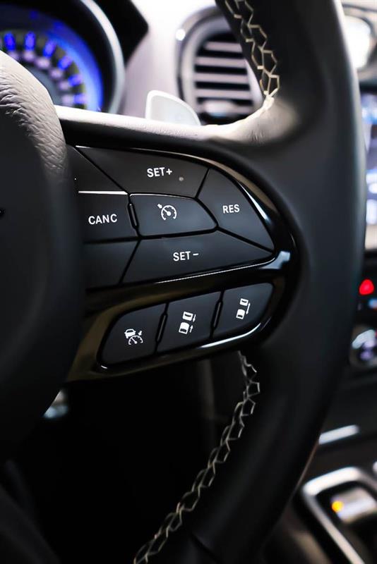 chrysler 300 2023 - 18