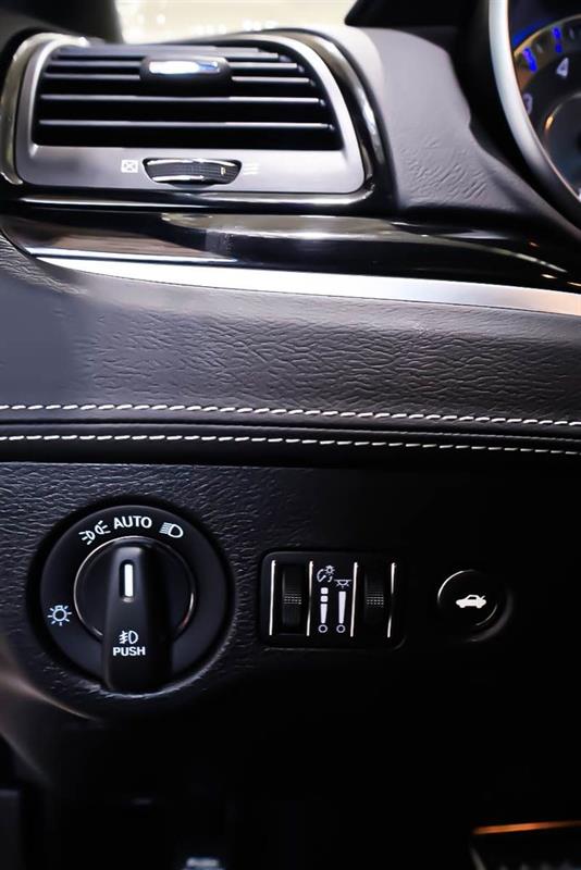 chrysler 300 2023 - 27