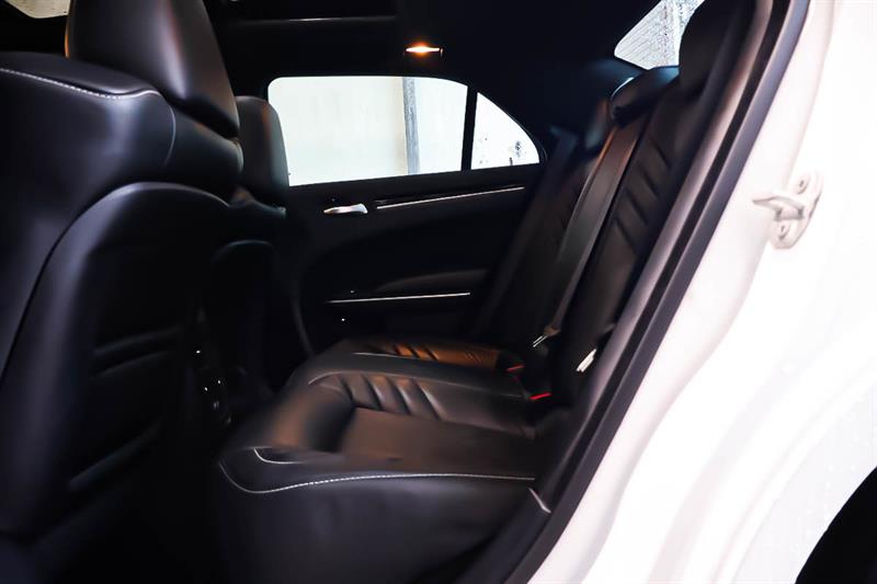 chrysler 300 2023 - 30
