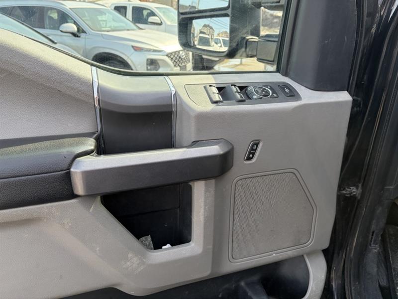 ford Super Duty F-350 a roues arrière simples 2017 - 12