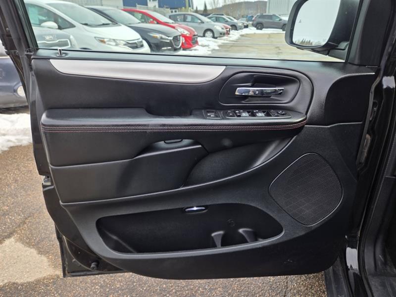 dodge Grand Caravan 2016 - 24