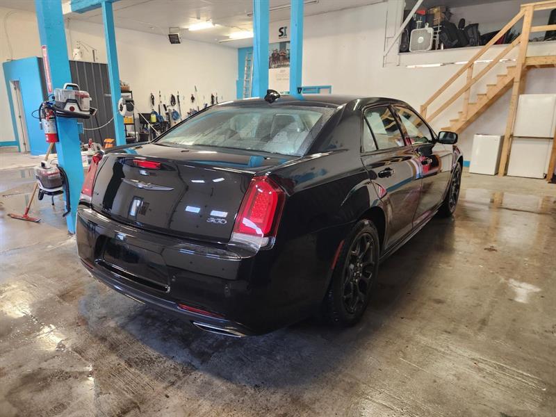 chrysler 300 2022 - 4