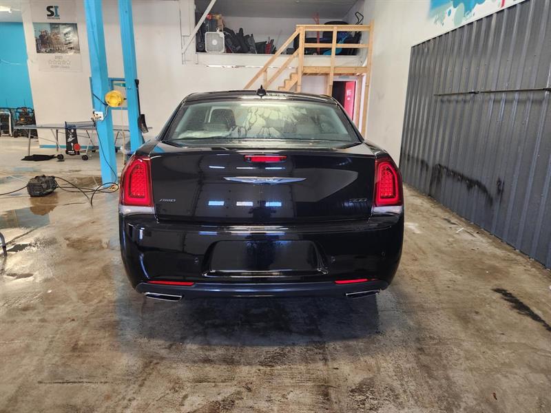 chrysler 300 2022 - 5