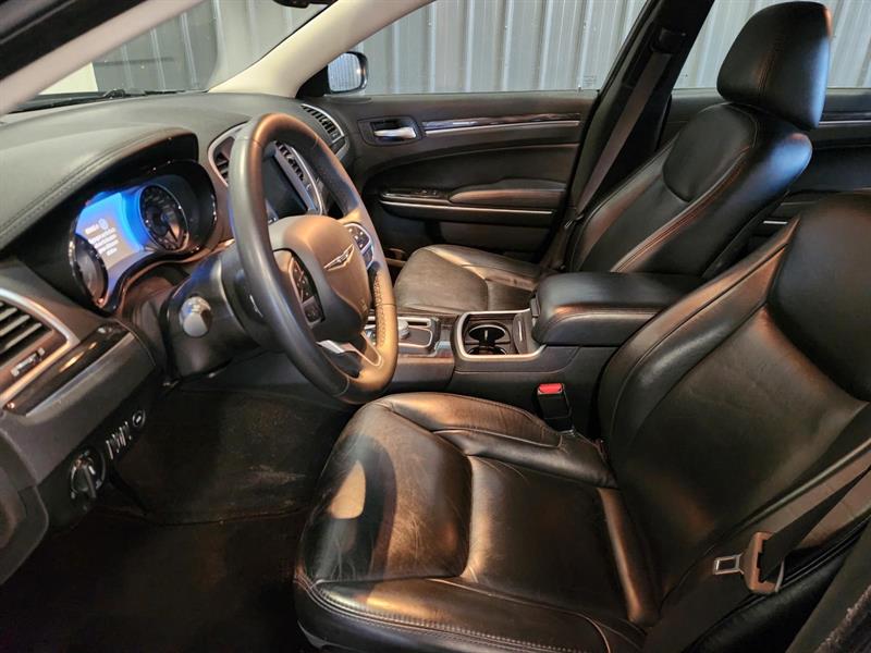 chrysler 300 2022 - 11