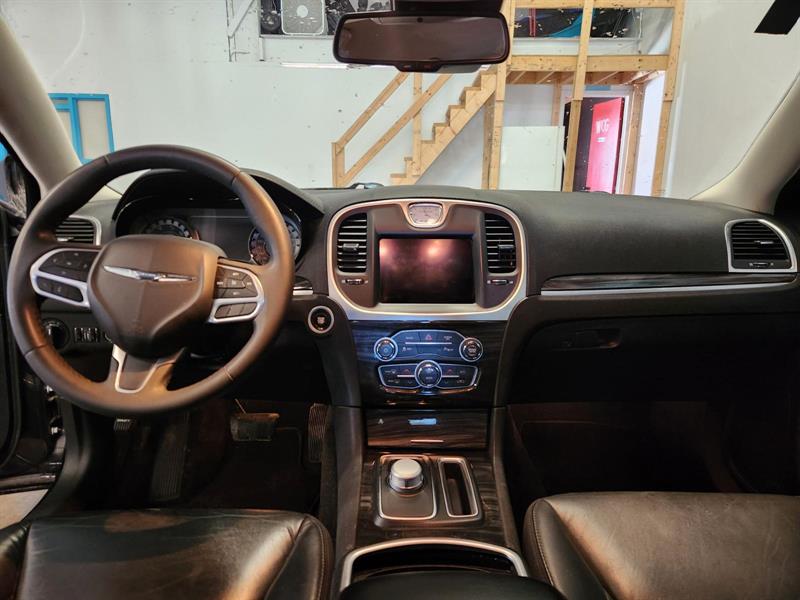 chrysler 300 2022 - 13