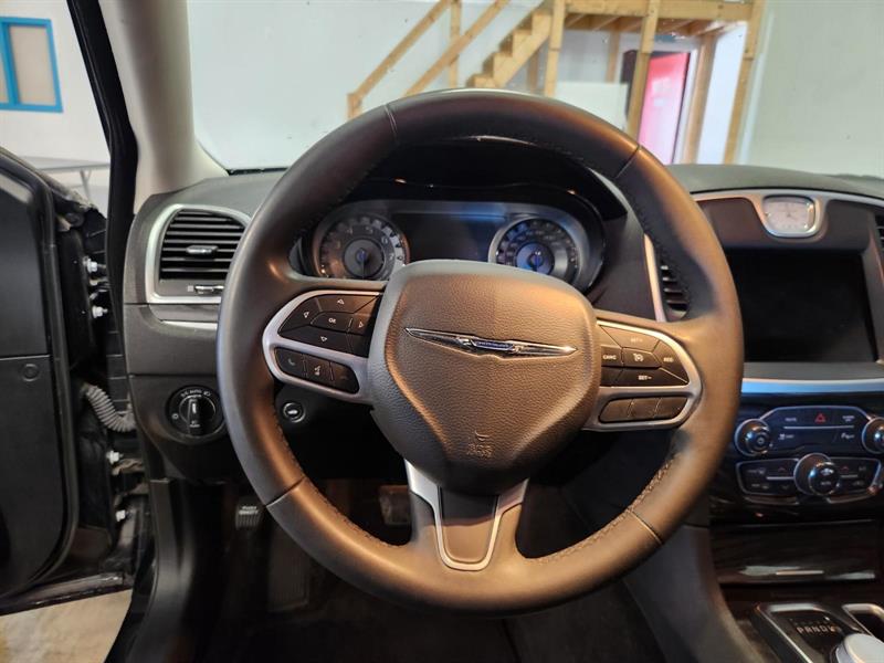chrysler 300 2022 - 14