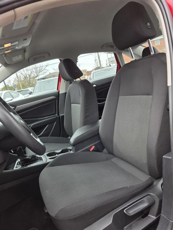 volkswagen Jetta 2019 - 16