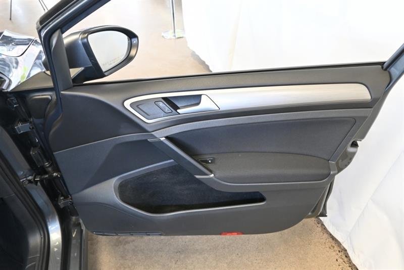 2016 Volkswagen Golf - Image 28