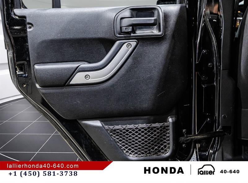 2013 Jeep Wrangler - Image 12