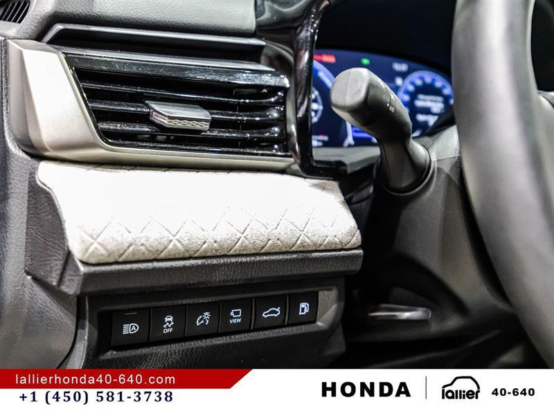 2025 Toyota Camry - Image 21