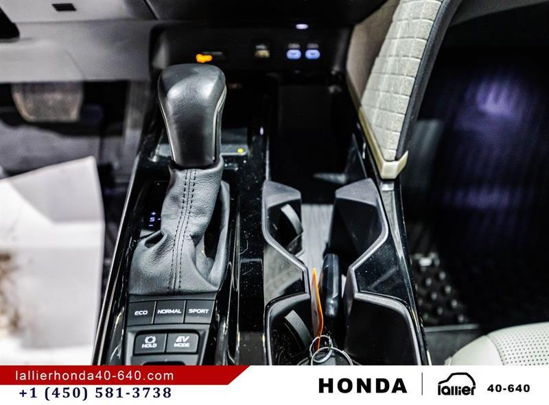 2025 Toyota Camry - Image 25