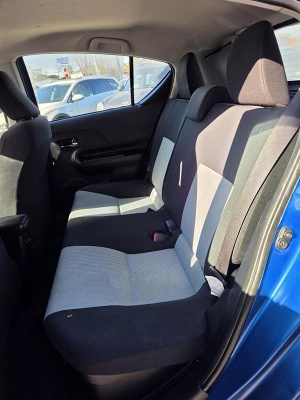 2016 Toyota Prius - Image 11