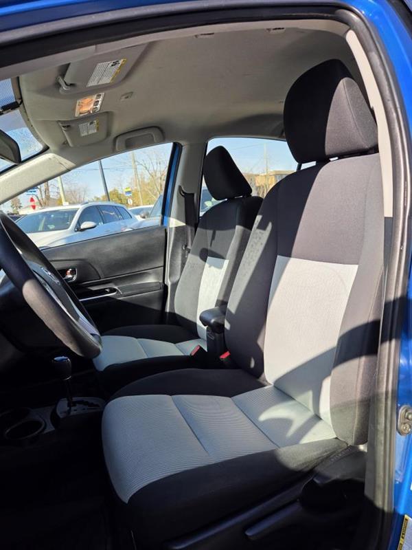 2016 Toyota Prius - Image 13