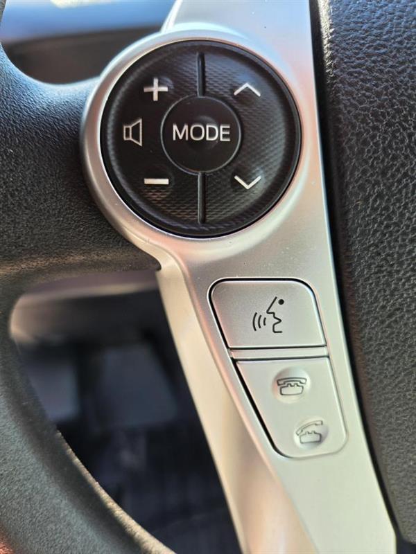 2016 Toyota Prius - Image 15