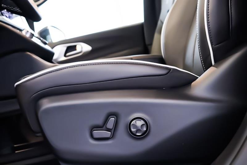 chrysler Pacifica Hybrid 2024 - 12