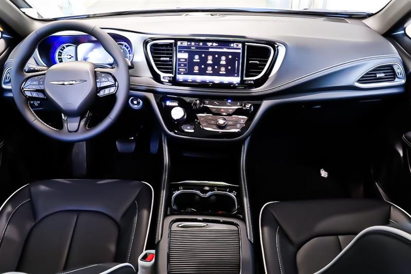 chrysler Pacifica Hybrid 2024 - 13