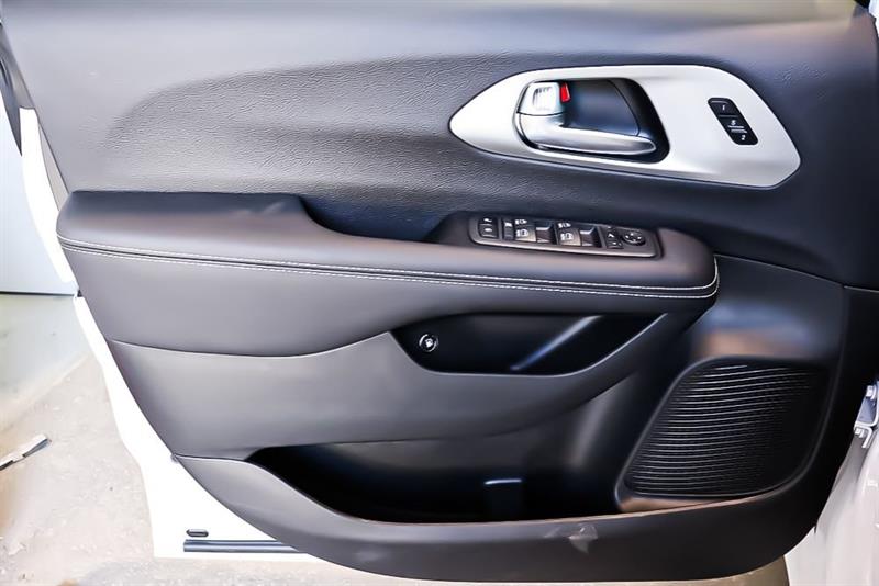 chrysler Pacifica Hybrid 2024 - 23