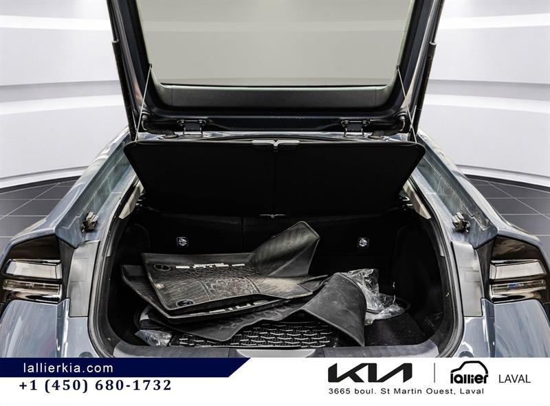 2024 Toyota Prius - Image 15