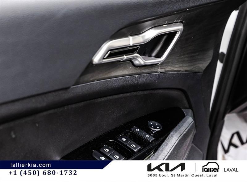 2025 Kia Sportage - Image 12