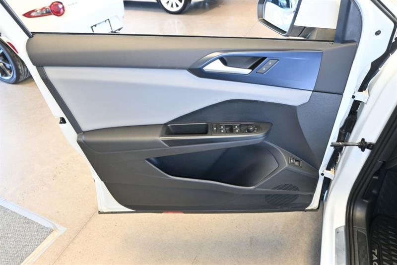 2022 Volkswagen Taos - Image 16